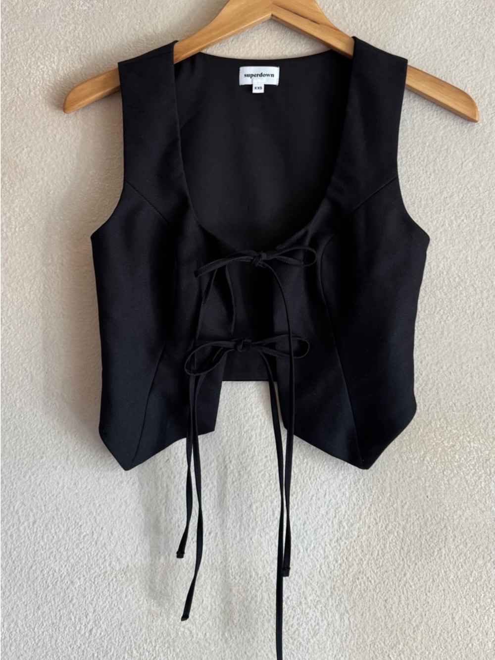 superdown Black Bow Tied Cropped Vest Top